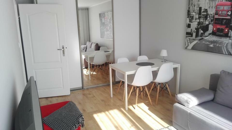 Powstancow Wielkopolskich 12 Poznań Exteriör bild